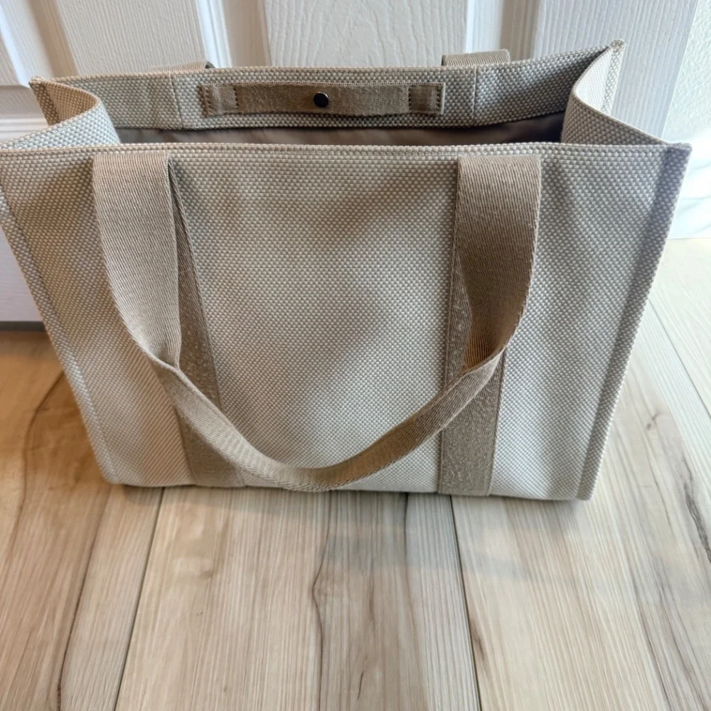 Lululemon Two-Tone Canvas Tote Bag 10L - Picture 6 of 8